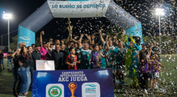 AKC juega 1