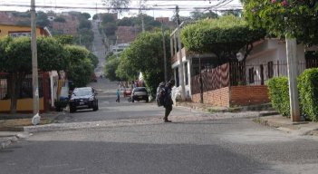 El barrio Aguas Calientes es el más grande de la comuna 3.