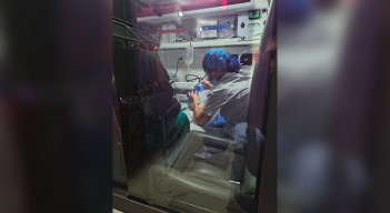 El niño fue trasladado desde el Hospital de Los Patios a la clínica Medical Duarte en ambulancia. / Foto: cortesía.
