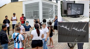 En Buena Vista III les activaron una bomba que dejó destrozos en unas 60 viviendas./ Foto Carlos Ramírez-La Opinión