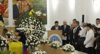 En la sala de plenarias de la Asamblea permaneció durante 7 horas en cámara ardiente el feretro de Diógenes Quintero/Foto Stefany Peñaloza
