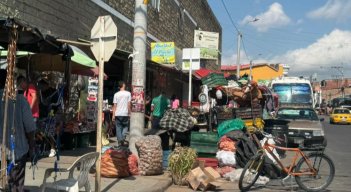 Invasión al espacio en el centro