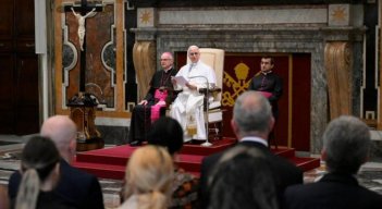 El papa León XIV pide “desarmar” la tecnología para que no gobierne a la humanidad