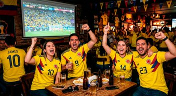 Economía noctuna en el Mundial. / Foto: Creada con Gemeni AI