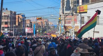 Gobierno de Bolivia reporta reducción de bloqueos tras avances en el diálogo con manifestantes