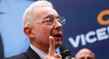 ÁLVARO URIBE 