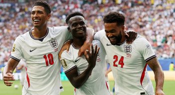 Bukayo Saka (#7) fue el gran protagonista del partido el marcar un triplete en el triunfo de Inglaterra.