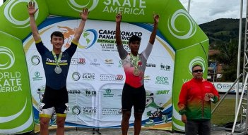 Matías Velásquez (izquierda), sigue ganando experiencia y dejando en alto el nombre de Norte de Santander en el patinaje.