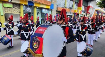 DESFILE DE BANDAS