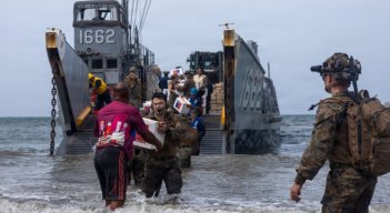 Ejército de EEUU concluye misión de ayuda tras doble terremoto en Venezuela