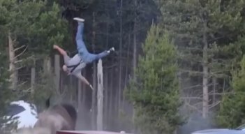 Hombre atacado por bisonte en USA. Foto: captura de redes sociales (X)