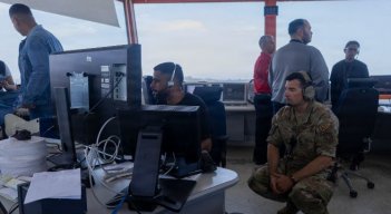 Marines de EE.UU. apoyan operaciones humanitarias en el aeropuerto Simón Bolívar de Venezuela