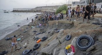 ¿Por qué miles de migrantes cruzan de Marruecos a Ceuta? Las claves de la mayor crisis migratoria en España desde 2021