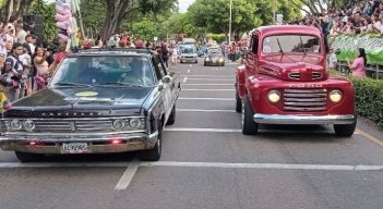 Con desfile de autos y motocicletas antiguos se iniciaron los platos fuertes de la Feria de Cúcuta/Foto Adrián Hurtado