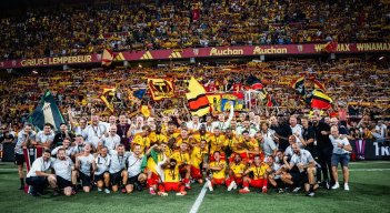 El RC Lens le puso tatequieto al flamante bicampeón de la Champions, y de la Liga francesa.
