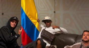 Lamine Yamal con la bandera de Colombia. Captura de Instagram de Yamal.