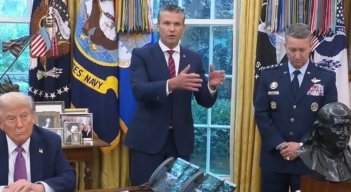 Trump y militares. Foto, Colprensa.