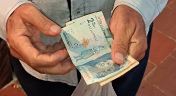 Petro deja un país con menos desempleo, más deuda y una inflación al alza