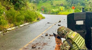 Ejército destruyó artefacto explosivo instalado por disidencias en vía de Antioquia