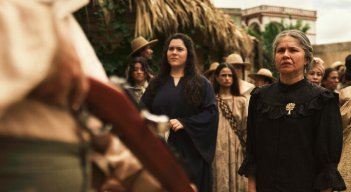 ‘Cien años de soledad’: Macondo entra en tiempos de modernidad, violencia y conflicto
