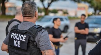 Crece la polémica por muertes de migrantes bajo custodia del ICE