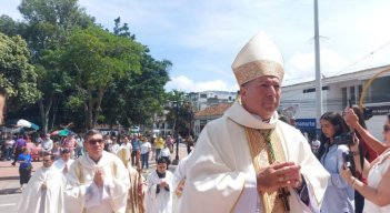 El obispo de Ocaña pide desarmar la palabra para lograr la convivencia pacífica.