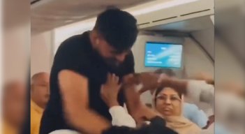 Pelea-Bangladesh-avión.