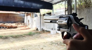 El presidente Abelardo de la Espriella levantó las restricciones para acceder el porte de armas de fuego./Foto: archivo