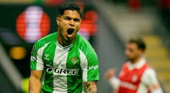 Juan Camilo Hernández, delantero pereirano del Real Betis.