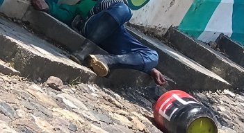 Una situación bastante simpática se presenta en el municipio de El Carmen donde una persona en estado de embriaguez retira un supuesto cilindro bomba.
