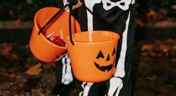 De cada 10 personas, siete compran golosinas para temporada de Halloween