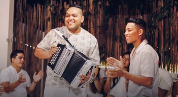 Checho Geles rinde homenaje a Omar Geles con un mosaico de seis clásicos del vallenato