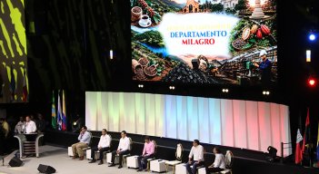 En el Centro Cristiano de Los Pinos se llevó a cabo el Tercer Encuentro Regional para la construcción participativa del PND ‘Colombia, la Patria Milagro’. / Foto: Carlos Ramírez-La Opinión