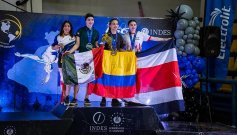 Valeria Moreno (centro) se destacó en el IV Abierto Panamericano de Parkour que se llevó a cabo en El Salvador.