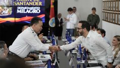 El gobernador William Villamizar y el presidente electo Abelardo de la Espriella, durante la primera Mesa de Empalme Territorial. / Foto cortesía: Juan Pablo Bayona