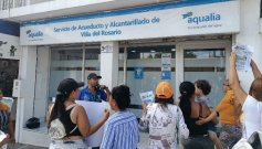 Protesta del barrio Turbay Ayala frente a Aqualia